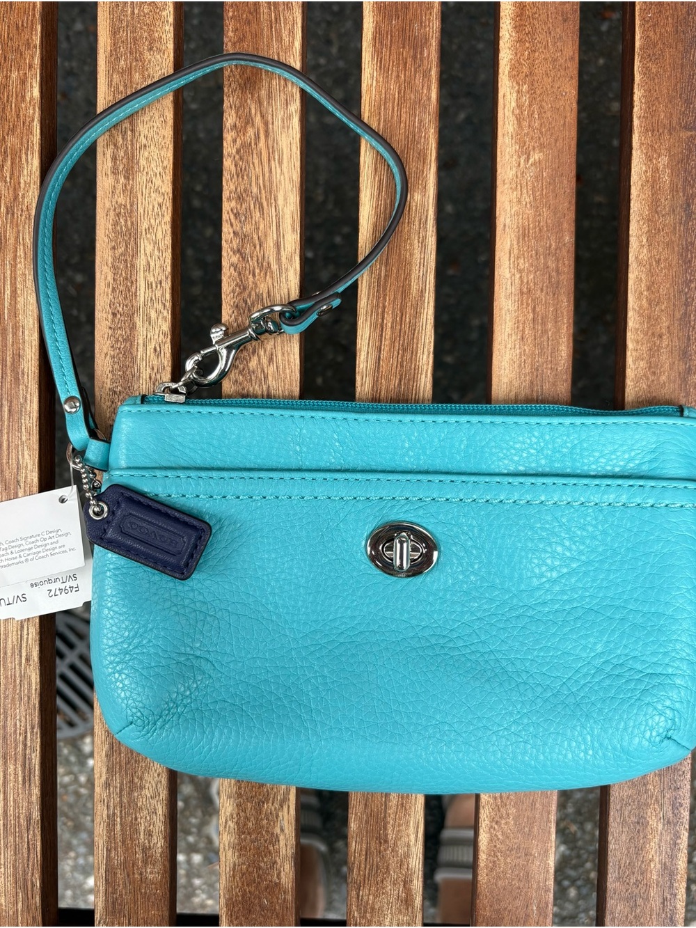 NWT Coach F49472 Park Leather Wristlet Turquoise Pebbled Leather Turnlock - Picture 1 of 7